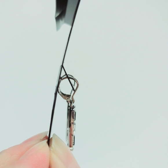 Vera Wang Black & Silver Leverback Dangle Earrings NWT - Picture 2 of 2